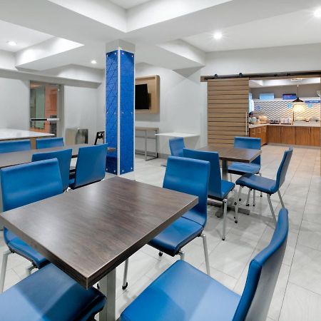 Holiday Inn Express & Suites - Dallas Park Central Northeast By Ihg Exterior foto