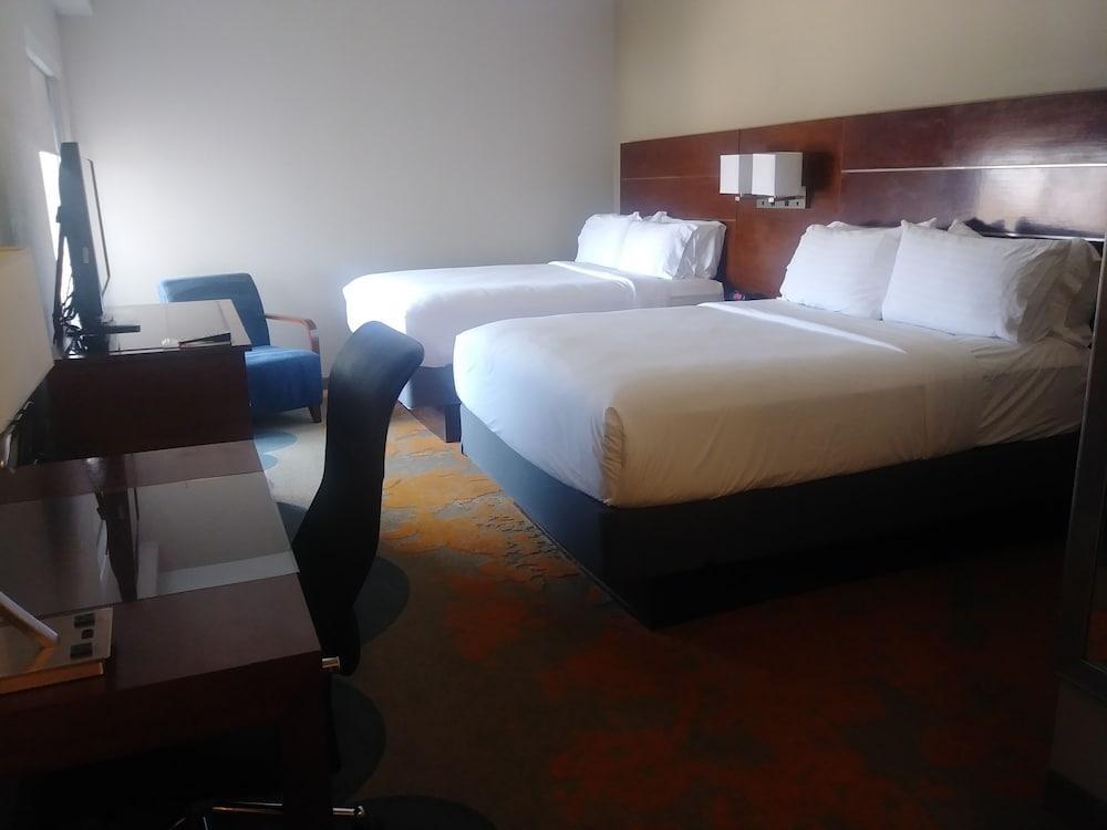 Holiday Inn Express & Suites - Dallas Park Central Northeast By Ihg Exterior foto