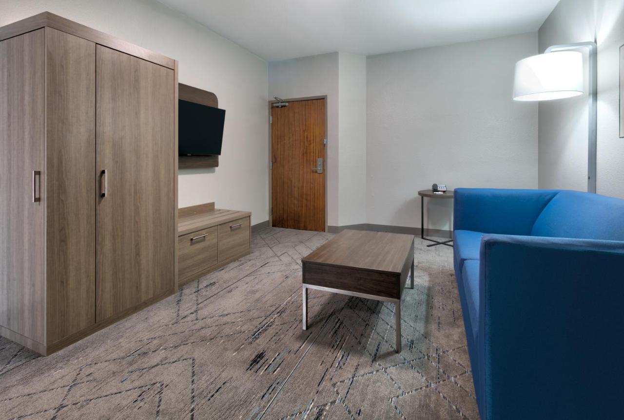 Holiday Inn Express & Suites - Dallas Park Central Northeast By Ihg Exterior foto
