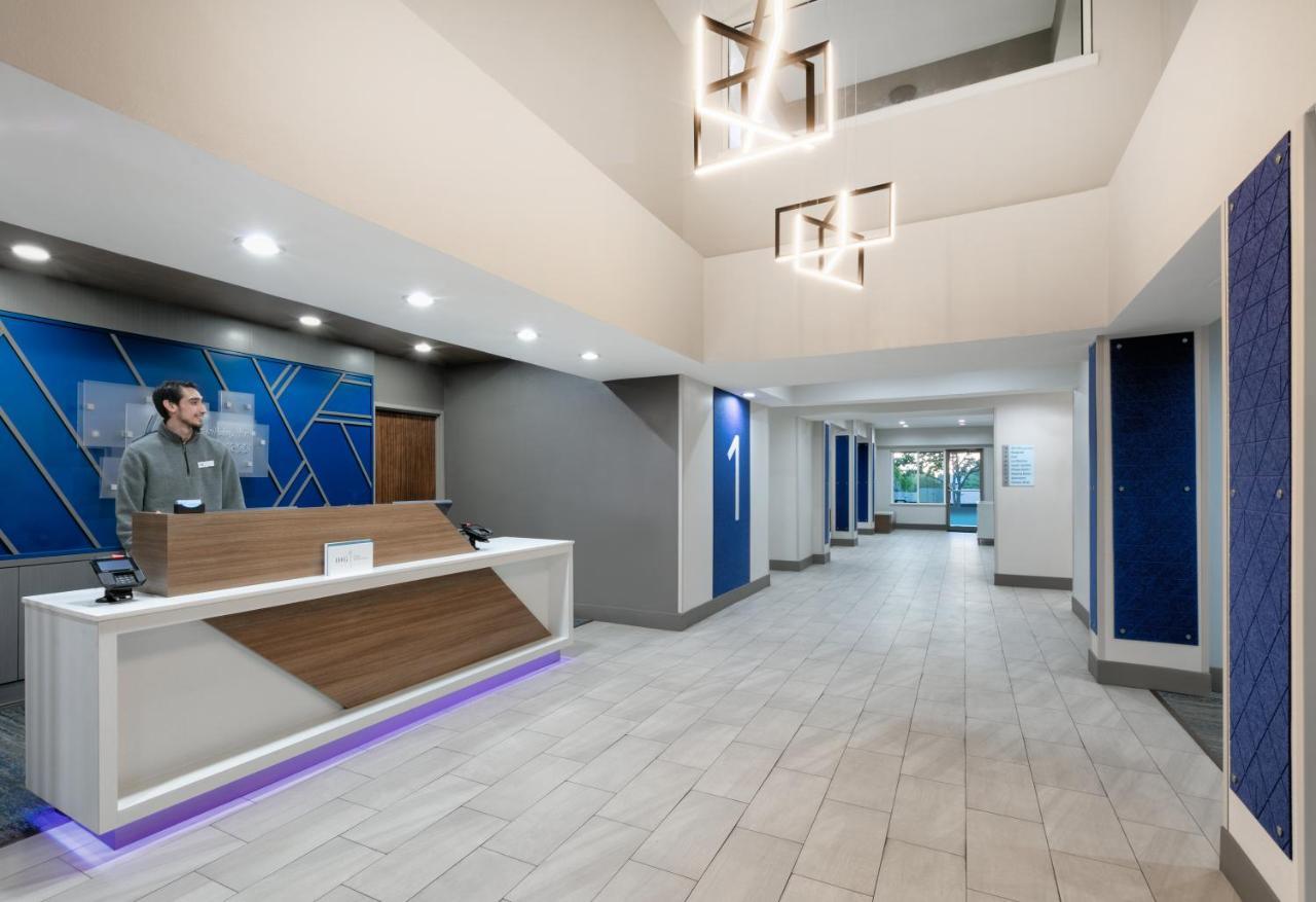 Holiday Inn Express & Suites - Dallas Park Central Northeast By Ihg Exterior foto