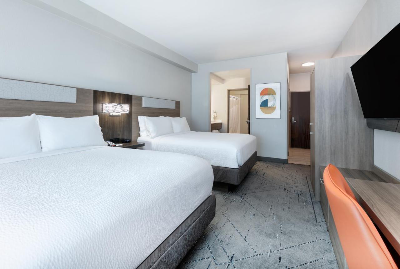 Holiday Inn Express & Suites - Dallas Park Central Northeast By Ihg Exterior foto