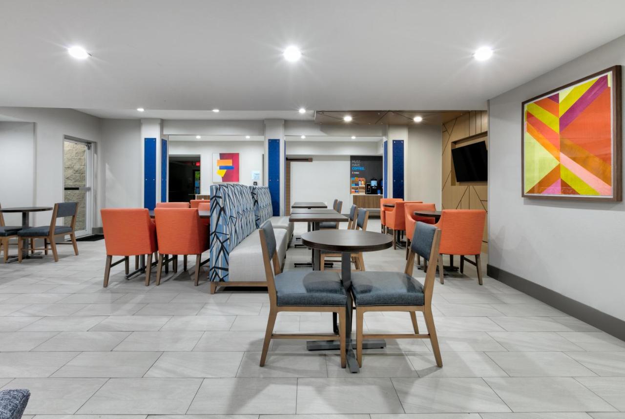 Holiday Inn Express & Suites - Dallas Park Central Northeast By Ihg Exterior foto