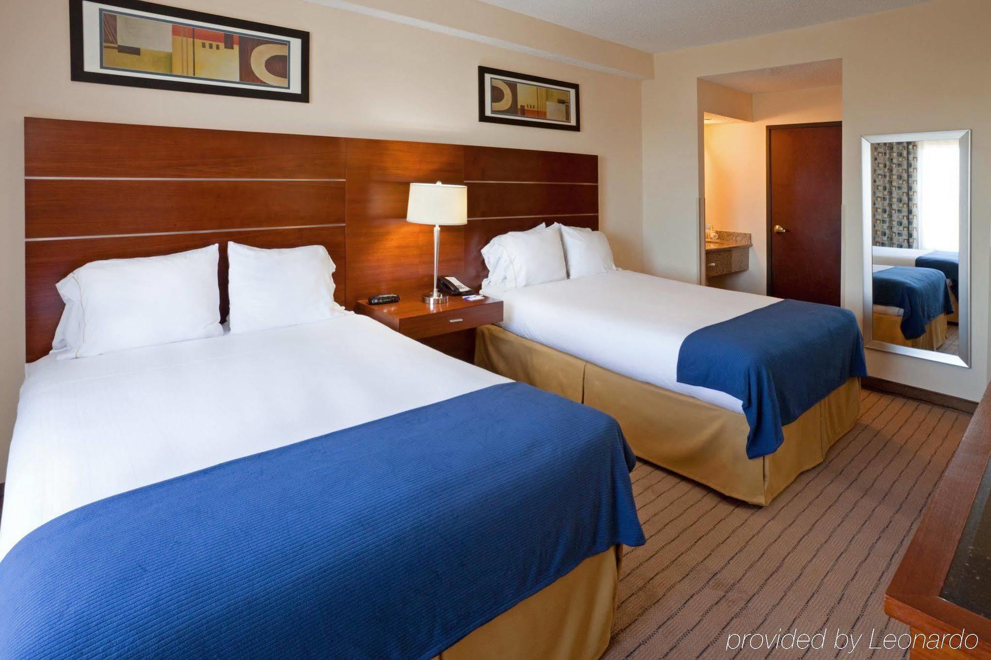Holiday Inn Express & Suites - Dallas Park Central Northeast By Ihg Habitación foto