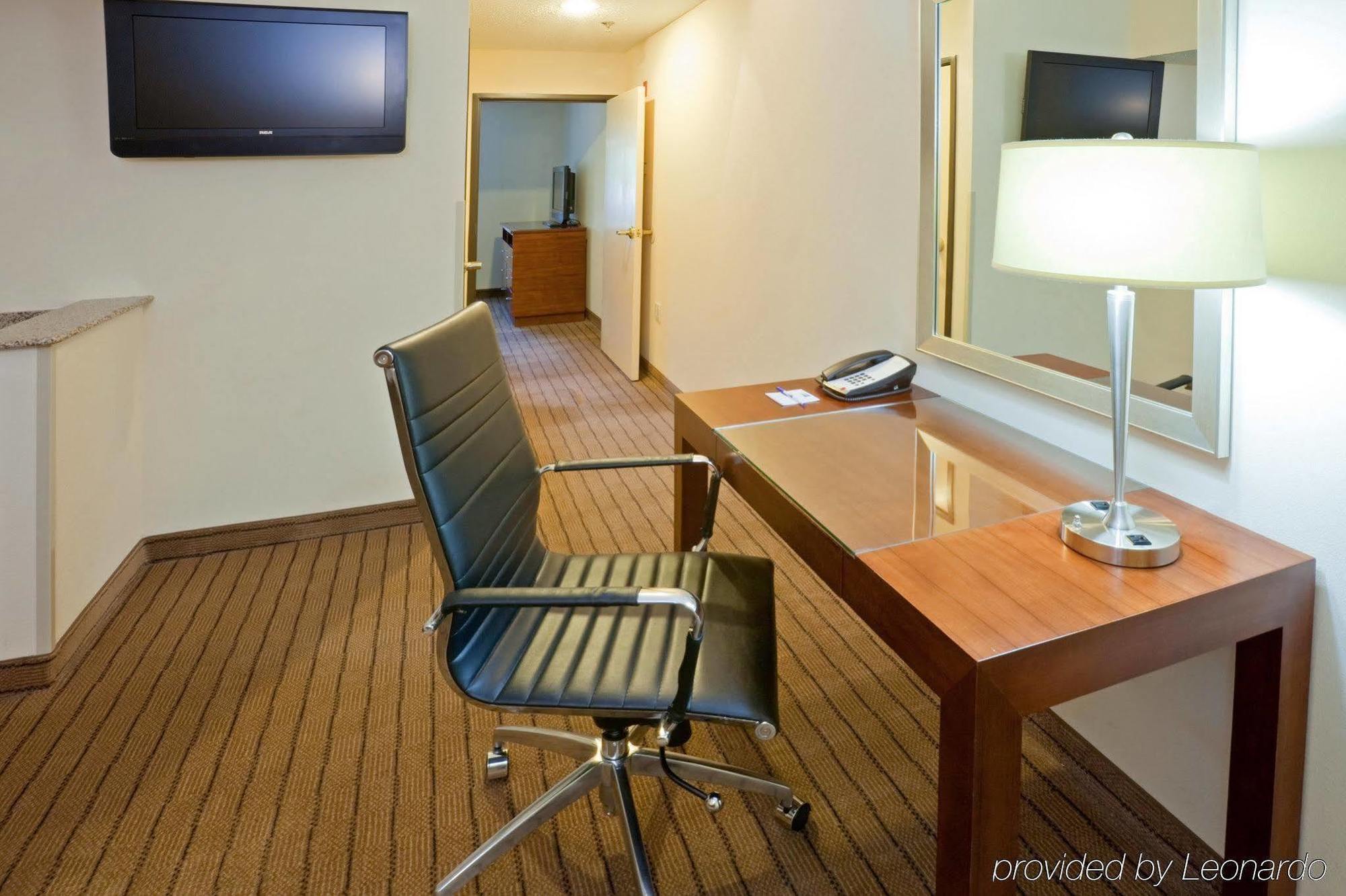 Holiday Inn Express & Suites - Dallas Park Central Northeast By Ihg Habitación foto