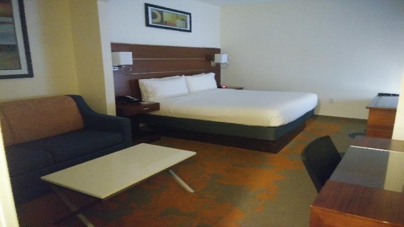 Holiday Inn Express & Suites - Dallas Park Central Northeast By Ihg Exterior foto