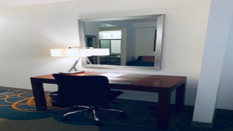 Holiday Inn Express & Suites - Dallas Park Central Northeast By Ihg Exterior foto